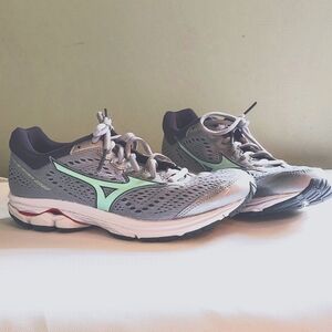 Mizuno Gray and Mint Athletic Shoes